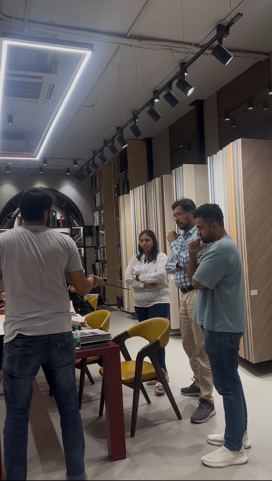 Veneer Showroom Family Consultation